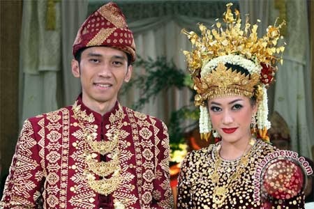 10 PERNIKAHAN PALING MEWAH & HEBOH DI INDONESIA - Tips 